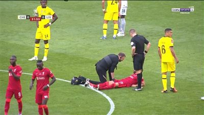 خروج محمد صلاح مصابًا في الشوط الأول من مباراة تشيلسي وليفربول
