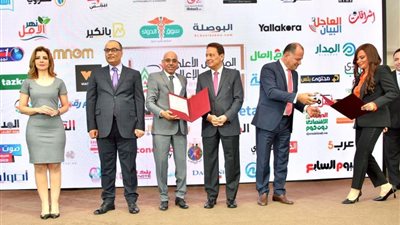 صور.. مسعد شاهين رئيس مجلسي إدارة وتحرير بوابة المواطن يتسلم شهادة ترخيص الموقع