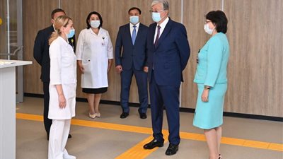رئيس كازاخستان يزور مركز الطب النووي فى البلاد 