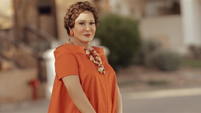 مهرجان القاهرة السينمائي يكرم النجمة لبلبةبجائزة الهرم الذهبي في دورته الـ 44