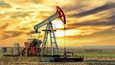 الدولار يخيب التوقعات.. والنفط والذهب يعوضان خسائرهما