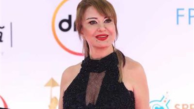 اتلموا يا رجالة و متبصوش .. مادلين طبر توجه رسالة غاضبة 