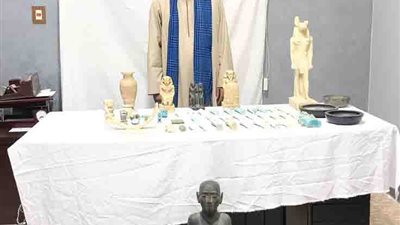 ألقاء القبض على أحد الأشخاص بالمنيا لتقليدة قطع اثرية للأتجار بها