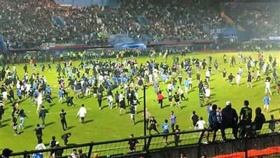 125 قتيل على الأقل.. تفاصيل حادث ملعب إندونيسيا المأساوي