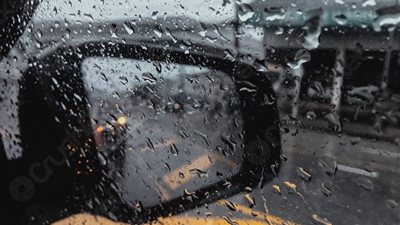 نصائح اتبعها عند ركن السيارات في الطقس الممطر