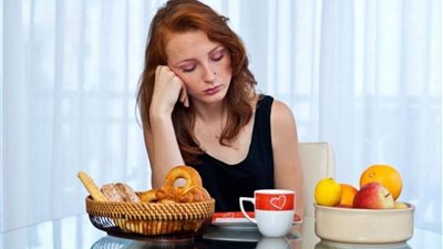 الابتعاد عن هذه الأطعمة لأنها تساعد على الاكتئاب