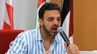 وصفها بالعبيطة.. هل يقصد عمرو محمود ياسين تريند عامل النظافة ؟
