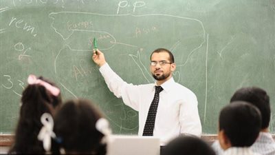 من ضمن حوافز تطوير التعليم.. صرف مكافأة للمعلمين وموجهي الصفوف الأولى