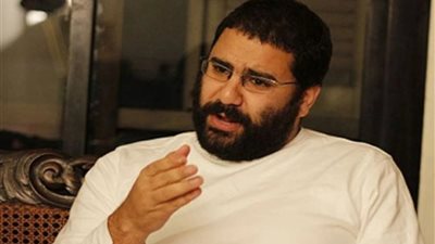 الكشف عن حقيقة إضراب علاء عبد الفتاح عن الطعام وحالته الصحية.. وبيان النيابة العامة