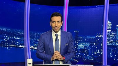 أبو تريكة يركل ضربة البداية في لقاء افتتاح كأس العالم قطر 2022