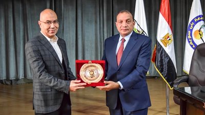 جامعة بني سويف تكرم المدير السابق للمستشفيات الجامعية