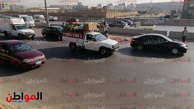 إصابة شخص في حادث انقلاب سيارة نصف نقل على الطريق الدائري