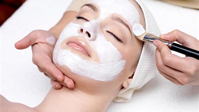 3 وصفات طبيعية لبشرة بيضاء نضرة.. من قلب مطبخك