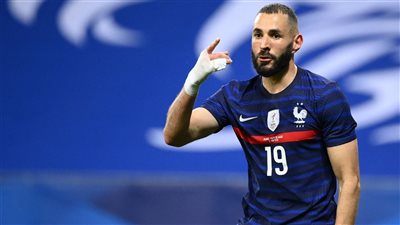 بعد خسارة نهائي المونديال.. بنزيمة يُعلن اعتزاله اللعب الدولي