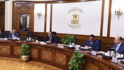 رئيس الوزراء: سيتم التعامل بحسم مع أي محاولة لتعطيش الأسواق أو إخفاء السلع