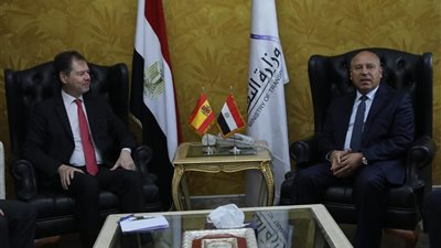 لتدعيم الأسطول التجاري المصري.. وزير النقل يلتقي بالسفير الإسباني لبحث سبل التعاون المشترك