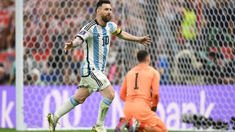 ميسي يسجل هدف تاريخي