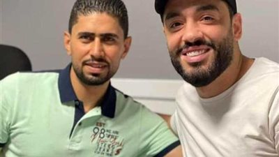 رامي جمال يُوفي بوعده ويُشارك المطرب النقاش في أغنيته «ابن البطة السودة»