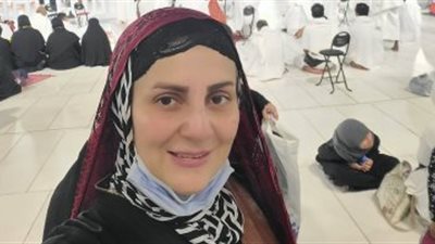 رانيا محمود ياسين تؤدي مناسك العمرة