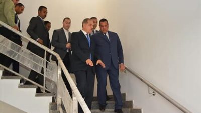 وزير التنمية المحلية ومحافظ  كفر الشيخ يتفقدان مركز الأورام