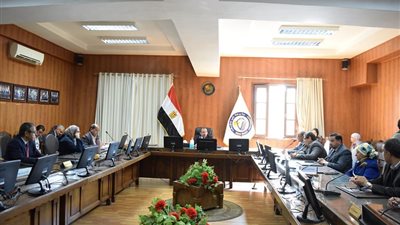 رئيس جامعة بني سويف يرأس اجتماع مجلس الدراسات العليا والبحوث