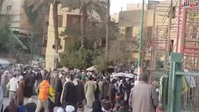 مريدو آل البيت يتوافدون بالعشرات على مسجد السيدة نفيسة قبل الليلة الختامية