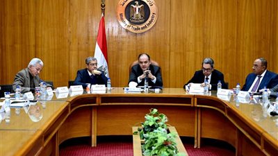 وزير السياحة يترأس اجتماع مجلس إدارة الأعلى للآثار