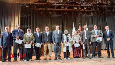 مجلس جامعة بنى سويف يكرم أعضاء الجهاز الإداري ممن بلغوا السن القانوني