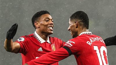 مانشستر يونايتد يسحق نوتنجهام فورست بثلاثية في الدوري الإنجليزي 