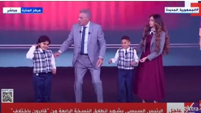 هنا الزاهد ومحمود حميدة يشاركوا في استعراض مسرحي في احتفالية قادرون باختلاف