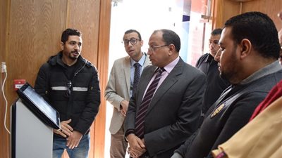 رئيس جامعة بني سويف يتفقد أعمال تجهيز الإدارة المركزية لشعب اللغات والبرامج