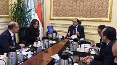 مدبولي يلتقي رئيس مجلس إدارة الجهاز الوطني للإدارة والاستثمار