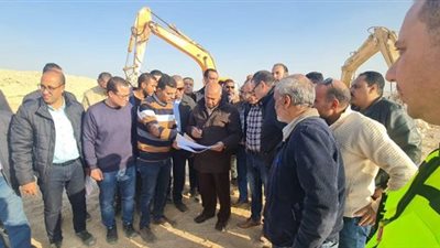 وزير النقل يتفقد مواقع العمل بالخط الثاني للقطار الكهربائي السريع