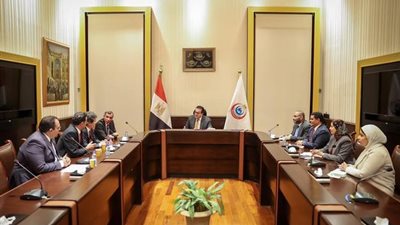 وزير الصحة يبحث مع خبير ياباني سبل تبادل الخبرات في زراعة الأعضاء