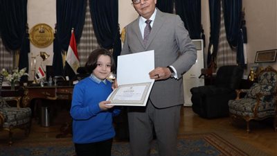 وزير التعليم يكرم الطالب صاحب المركز الأول عالمياً في مسابقة الحساب الذهني  