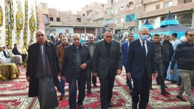 محافظا الشرقية والقليوبية يحضران عزاء شقيقة مدير هيئة التأمين الصحي بالشرقية