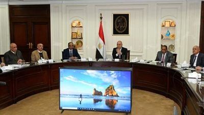 وزير الإسكان يتابع سير العمل بقطاع مرافق مياه الشرب وخطط تطويره