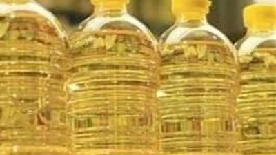 واخد أكتر من 100 إزازة زيت.. مشاجرة بين سيدة مصرية وشاب في كارفور