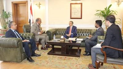 محمود عصمت يبحث مع سفير الهند تعزيز التعاون وفرص الاستثمار بين البلدين 