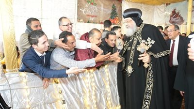 صور.. البابا تواضروس الثانى يلتقي المهنئين بعيد الميلاد المجيد بالكاتدرائية المرقسية