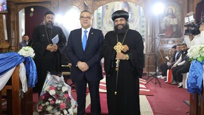 محافظ البحر الأحمر يتقدم بالتهنئة للأخوة المسيحين بمناسبة عيد الميلاد المجيد 