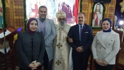 «المصريين الأحرار» يشارك الأنبا باخوميوس والكهنة احتفال عيد الميلاد المجيد بالبحيرة