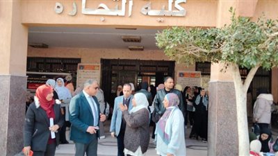 نائب رئيس جامعة الأزهر يتفقد سير الامتحانات بكليات فرع البنات