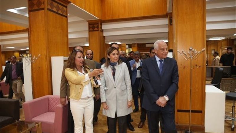 وزيرة الثقافة ومحافظ
