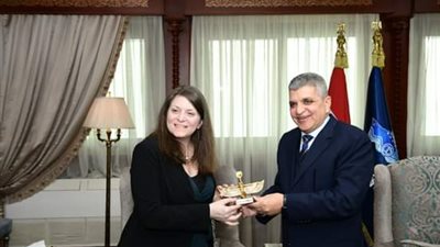 رئيس هيئة قناة السويس يلتقي نائبة مساعد وزير الخارجية الأمريكية لشئون الأمن الإقليمي