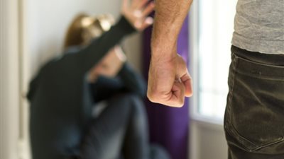 سيدة تستغيث.. زوجي صورني من غير ما أعرف وابتزني عشان أتنازل عن حقوقي