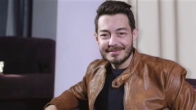 أحمد زاهر: غادة عبدالرازق مش بتحبني وهي حرة