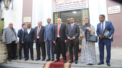 رئيس وزراء الصومال يتفقد معهد صحة الحيوان التابع لمركز البحوث الزراعية