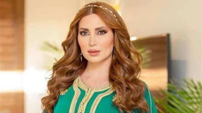 برقص «السالسا».. نسرين طافش تغازل جماهيرها 