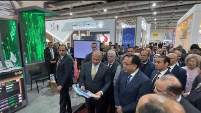 خلال فعاليات معرض الكتاب في دورته ال54.. مصطفى مدبولي يتفقد جناح البورصة